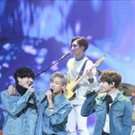 [세븐틴] 타가수 고화질사진인데 뒤에 <b>정한</b>이 너무귀여웤ㅋㅋㅋㅋㅋ
