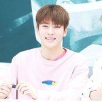 [EXO] 사진추가.글수정)나알바하는데에피자굽는오빠