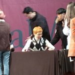 [EXO] 싸인 끝<b>내고</b> 자리비우는 밍석 ㅋㅋㅋ