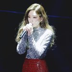 [댓글부탁해] 태연 <b>무대위</b>,아래 다른모습ㄷㄷ