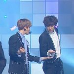 [EXO] 미친 둘다 <b>손바닥</b> 쳐 달라고 내밈 ㅠㅠㅠㅠㅠ