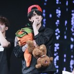 [EXO] 나 노래하는 사진 올리지 <b>말래</b>짜나