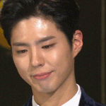 [이건꼭봐] 오늘자 감수성 폭발한 두 배우 gif. (+1)