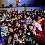 [EXO] 올해도 엑소의 자리는 맨앞<b>정</b><b>가운데</b>