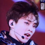 무대 위랑 <b>갭</b> 쩌는 아이돌