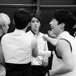 [EXO] 형들.. 여기 있던 내 빵 못 봤..