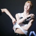 자신의 밥을 뺏어먹은 상두의 차마 <b>멱살</b>은 잡지 못하고 뱃사를 잡으려는...