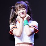 <b>삼촌</b>팬 마음 녹이는 女돌 애교