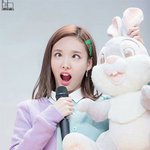 <b>팬</b>들이 인형을 선물하는 이유?!