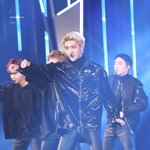 [EXO] 야 애들 실제로도 다리가 <b>저럼</b>?