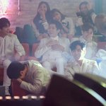 [인피니트] 타가수)<b>무대도중</b>에 인사하는 후배때문에놀란잉피