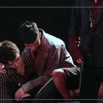 [EXO] 경수 <b>막내</b>한테 안겨있는거봐..