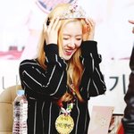 <b>왕관</b>까지 써버린 극강의 비주얼