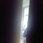 [댓글부탁해] 나 지금 벽장속에 숨어있슴