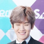 [백현] <b>사람</b>얼굴보고 (그것도 폰움켜쥐고) 이렇게 좋아할<b>줄</b>