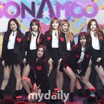 [모두드루와] <b>핑킹</b>가위로 제작한 것 같은 소나무 무대의상