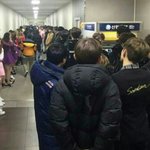 [EXO] 에이티엠 <b>앞</b>에있는 애