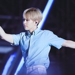 [시우민] (시우민)걸어가면서도 <b>양손</b>동기화ㅠㅠ
