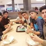 [댓글부탁해] 이사람들 누군지아는사람