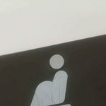 지하철 임산부석 <b>표시</b>에 X자 쳐진 사진들