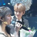[EXO] 백현이 왜케 눈빛 <b>어색</b>하냐?