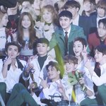 [EXO] 야 이번년도에 애들 <b>정중앙</b> 아니면
