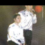 [EXO] 제복은 ㄱㅊ은데 폴라 <b>상의</b>..