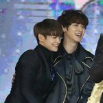 [EXO] 찬열이도 얼굴작은데 <b>미노</b>우개작다