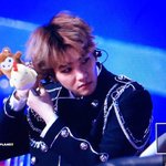 [백현] 인형과 제복의 <b>갭</b> 어쩔거냐구여?