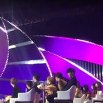 [EXO] 생일슬로건보면서 <b>고개</b> 왔다갔다하는 종인이