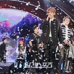 [백현] #EXO 골든디스크 <b>사상</b> 최초 4년 연속 대상!! 축하해요~