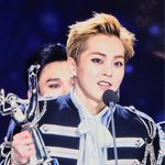 [EXO] 오늘 민석이 <b>수상</b>소감 할 때 눈 봤냐...