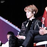 [EXO] 아니 변백현왜이렇게앉아있어?