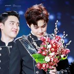 [EXO] 황<b>태자</b>비 줄 꽃 들고 기다리는