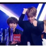 [EXO] 나보다 <b>손목</b> 얇아보여ㅋㅋㅋ