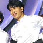 [EXO] 겉옷 벗을때 <b>환호</b>하니까 같이하는거