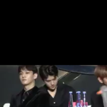 [EXO] 오세훈 혼자말하다가 <b>형들</b>한테 속닥이는거 졸귀 ㅎ