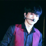 [EXO] 학교<b>정문</b>으로가고있는데저멀리서아저씨가