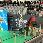 [EXO] 우리 현수막 ㅈㄴ<b>초라</b>해보인다