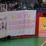 [EXO] 빨간융단<b>현수막</b>봤냐...........