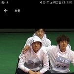 [EXO] 게임에<b>집중</b>한거봐..시 발 불공평해 존 나 잘생겼어