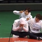 [EXO] 우리막내가 <b>칼퇴</b>를 해냈어요 브이