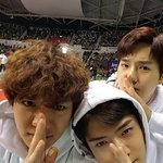 [EXO] 찬열이 손에 <b>밴드</b>뭐냐 __