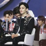 [CHEN] 세니 엉아한테 무슨 얘기했어?