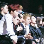 [EXO] 애들 로또박스 뒤에 <b>사인</b>이랑 같이있는 글