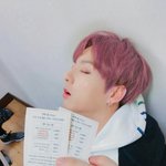 [방탄소년단] 이삐들아 <b>저</b> <b>밑</b>에 정국이 금발보고