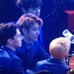 [백현] 백현이 <b>물병</b> 벌써 날라다니는거? ㅋㅋ