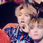 [EXO] 아니 <b>무신</b> 엑소는 시상식가서 화보를찍냐