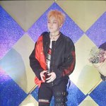 [시우민] 시우민 다리에 무슨일이 일어난거지???