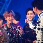 [백현] 백현이 꽃다발 <b>For</b> Life받았으면